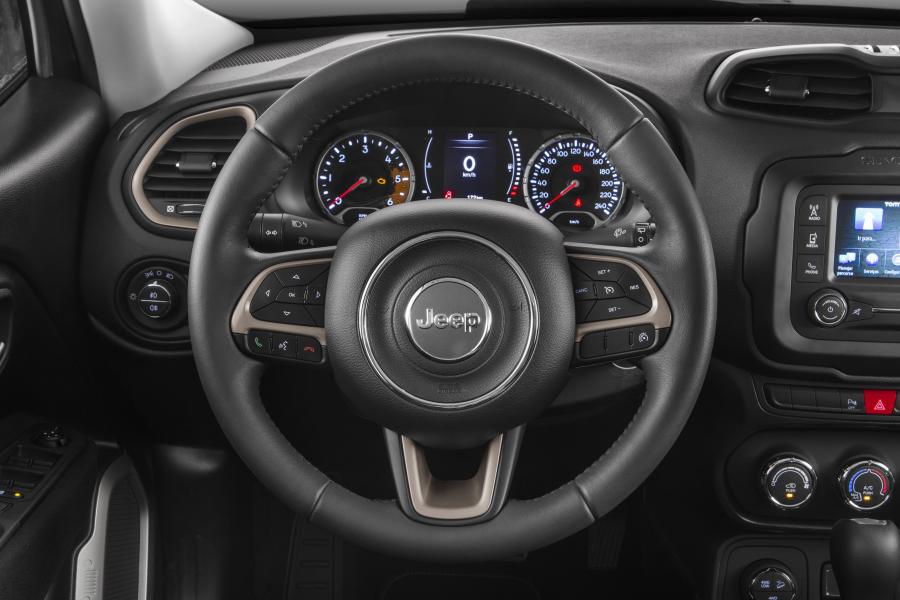 Панель приборов Jeep Renegade 75th Anniversary 2016 года  (BR) (фото 5 из 13)